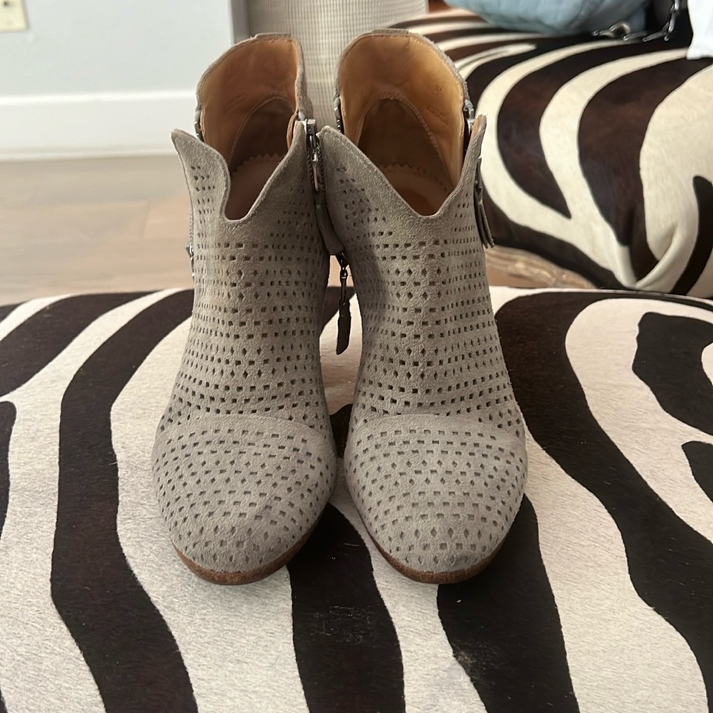Rag and bone booties. Suede grey. Super cute. Size 36.5.